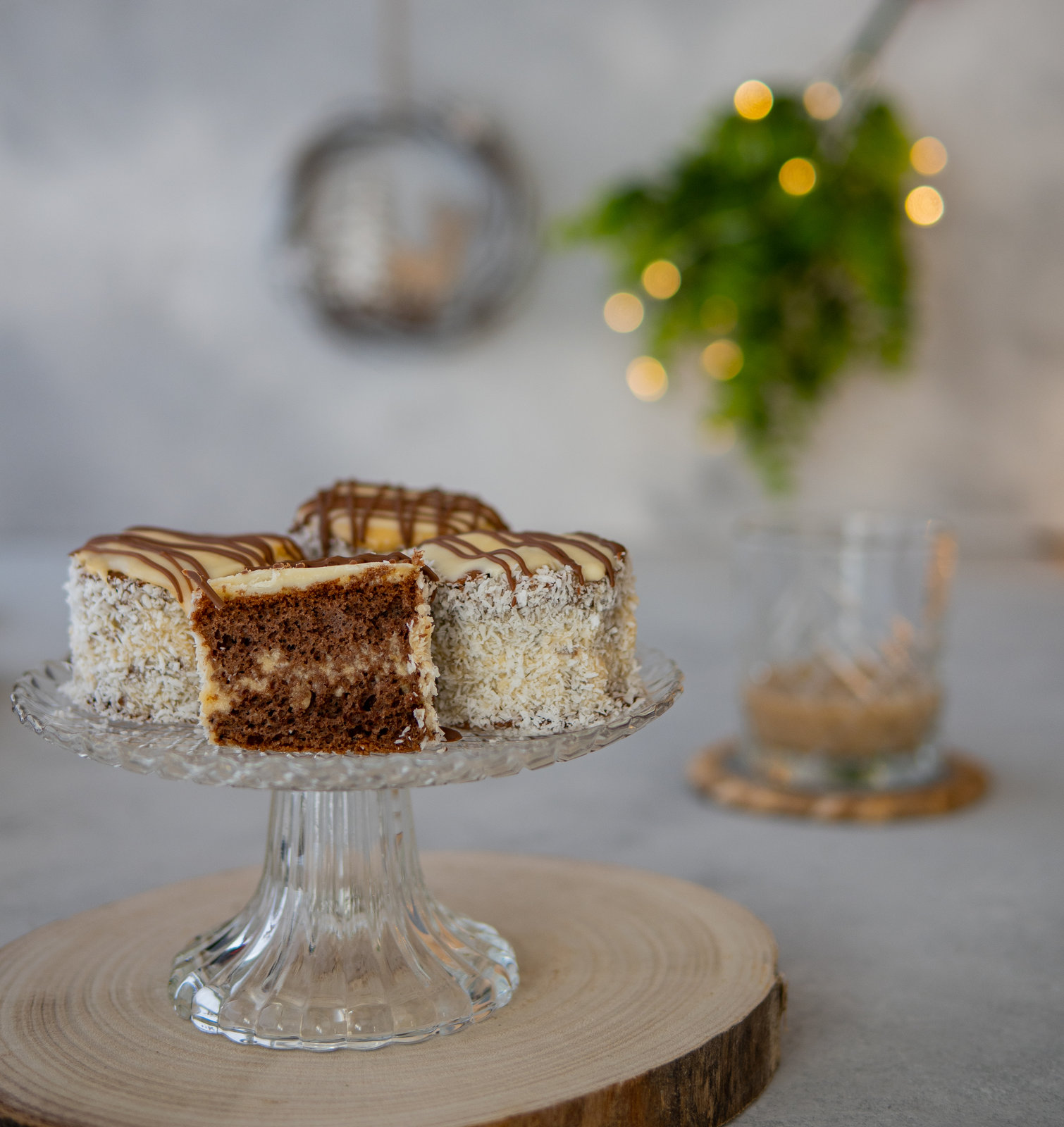 Schneebällchen mit weißer Schokolade und Kokosraspeln