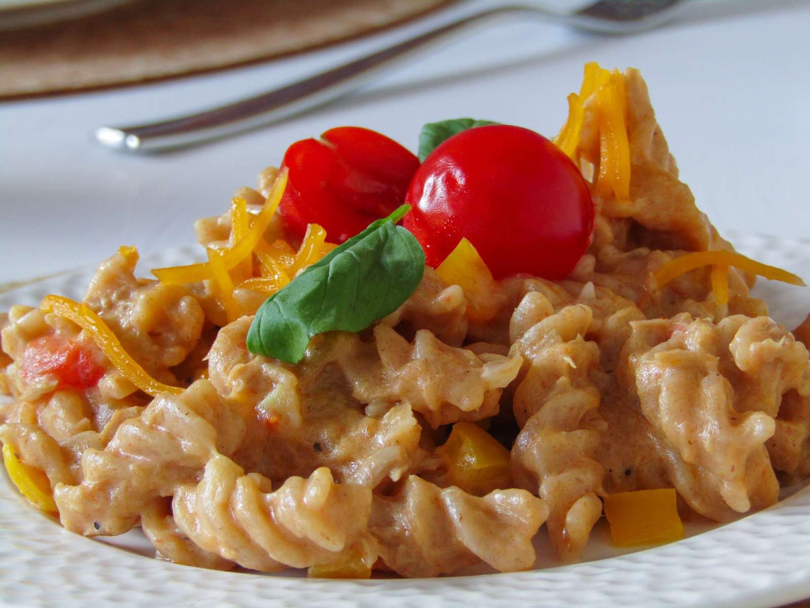 Cremige One Pot Thunfisch Nudeln in einer Pfanne